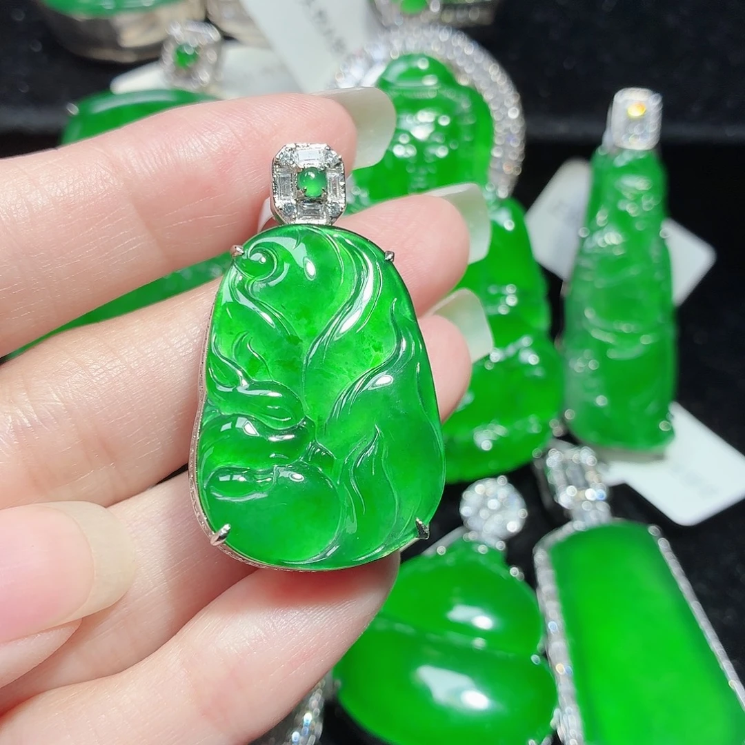 翡翠未镶嵌颈饰11