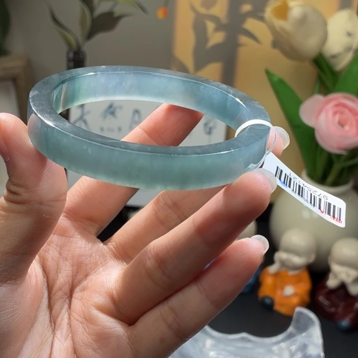 翡翠未镶嵌手镯高冰蓝