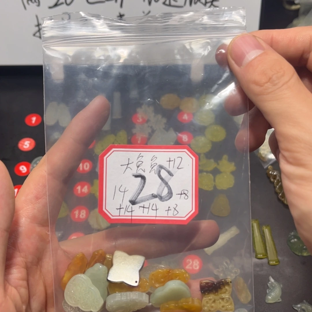 大****蛇纹石玉合金颈饰