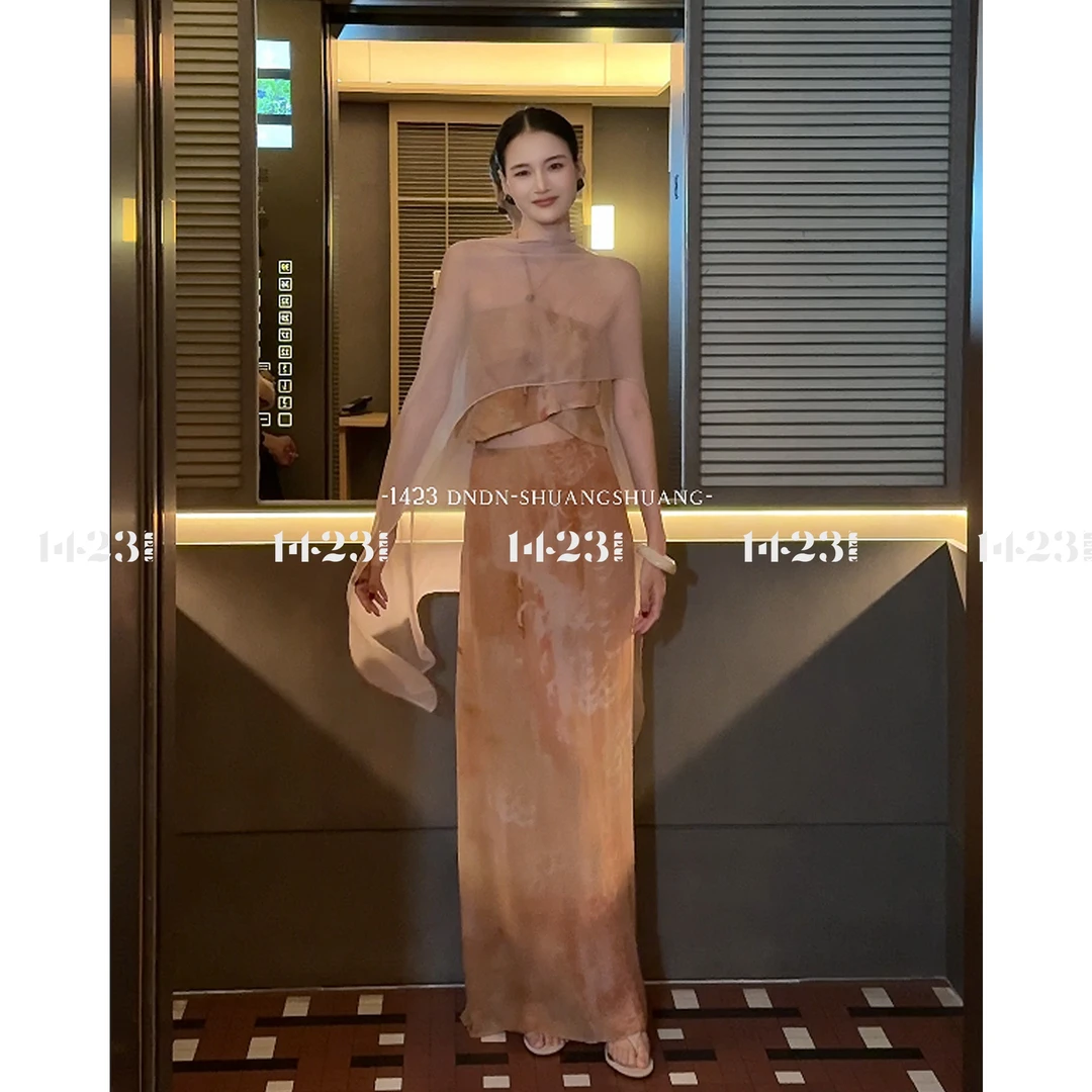 1423【星河迷雾】艺术印花气质显瘦通勤吊带上衣&印花开叉半裙套装