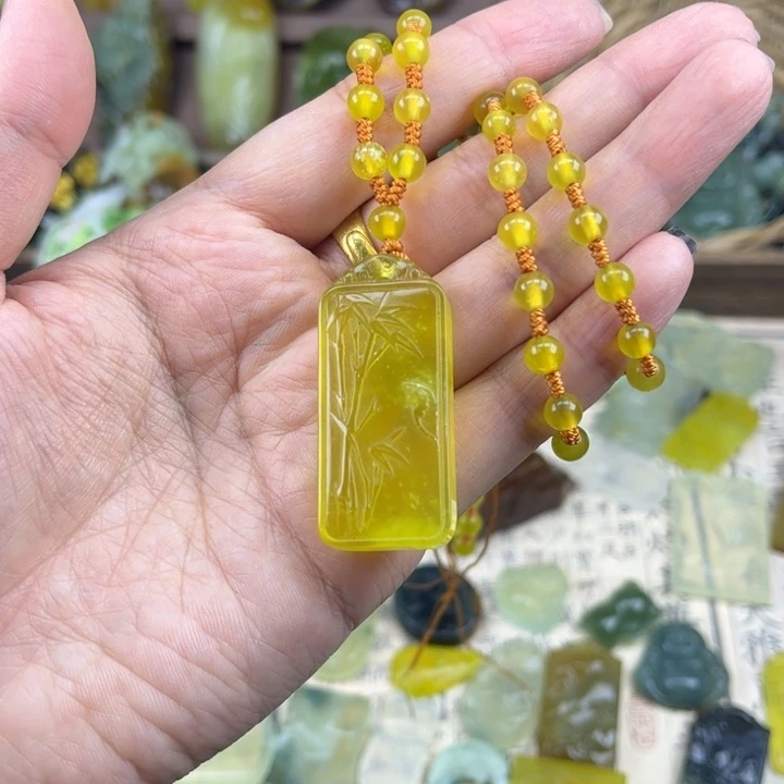 蛇纹石玉未镶嵌颈饰