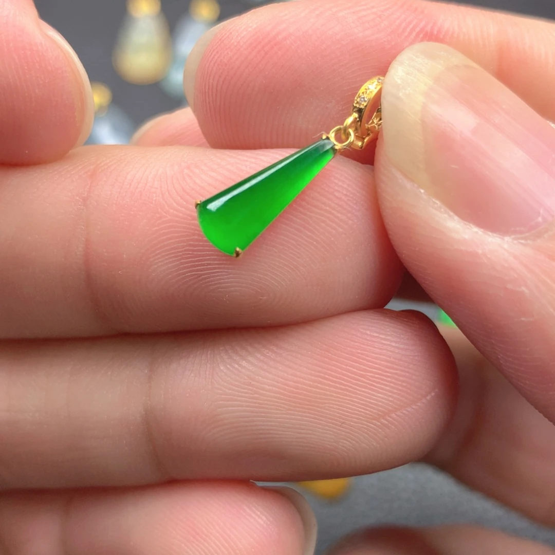 【闪购商品】颈饰18K金镶嵌翡翠翡翠