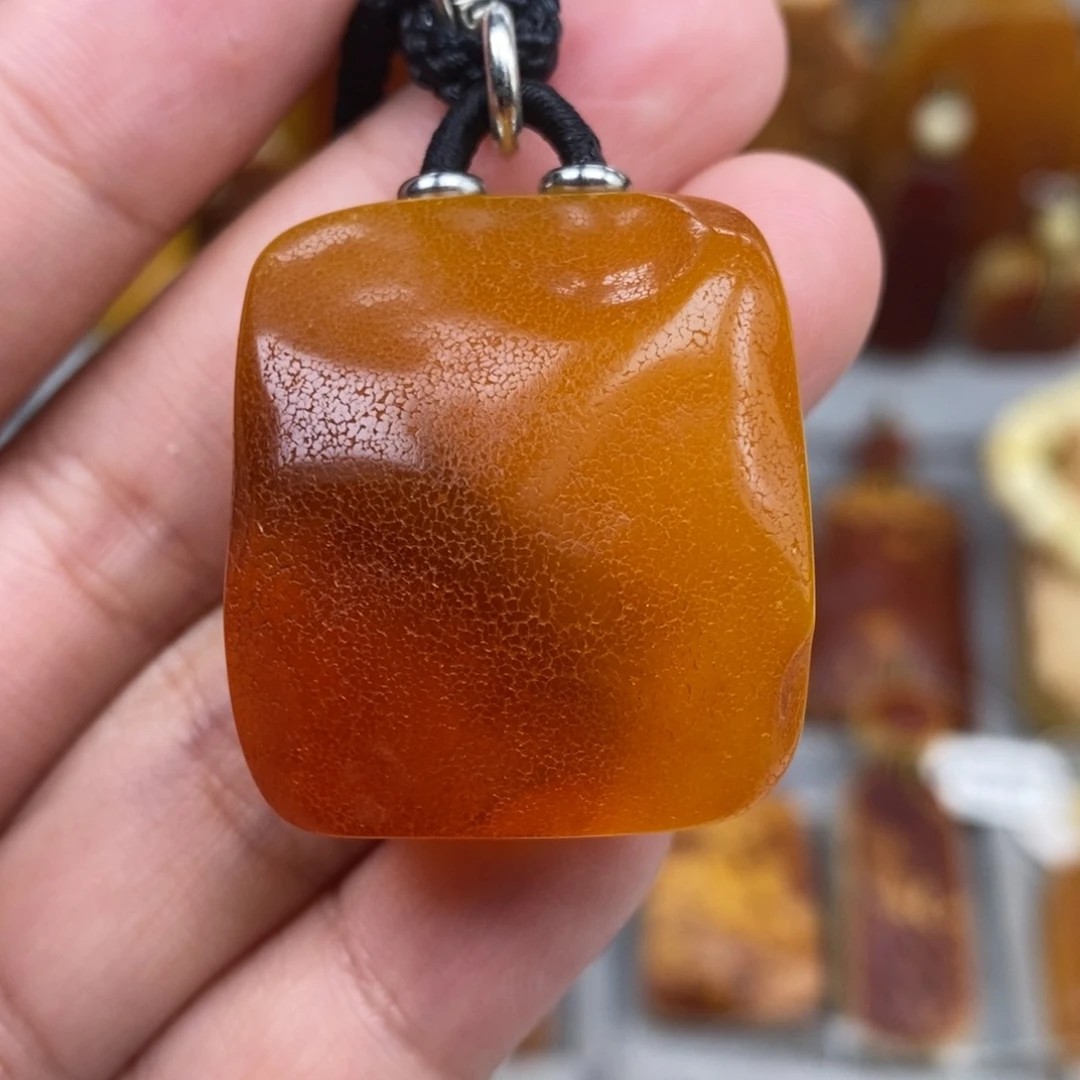 未镶嵌琥珀珠宝奇石