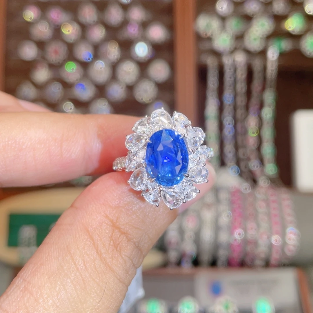 蓝宝石18K金镶嵌戒指4.11ct 无烧矢车菊