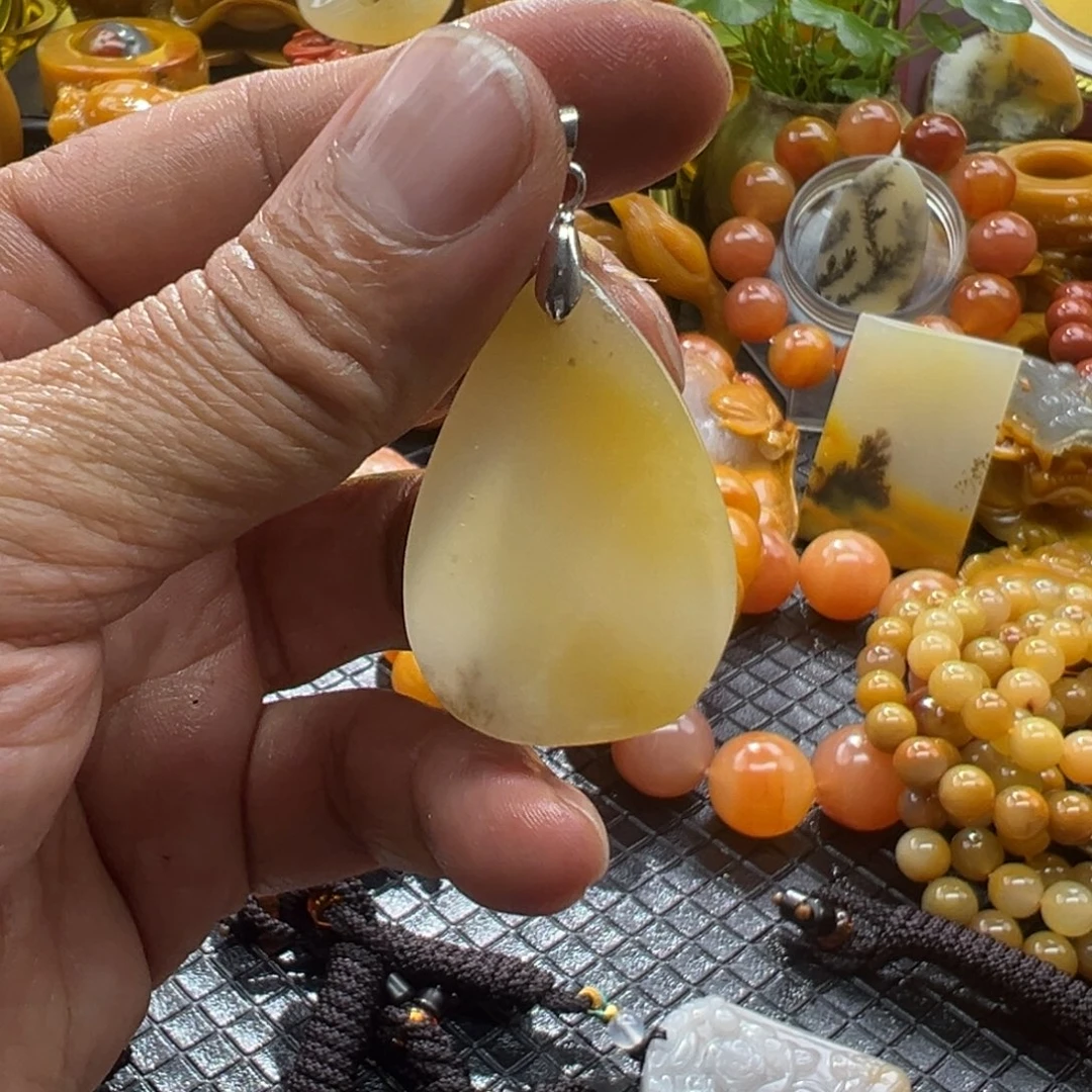 石英质玉未镶嵌颈饰