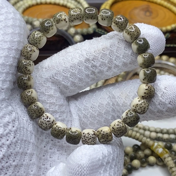 星月菩提手串绿背河豚卡9