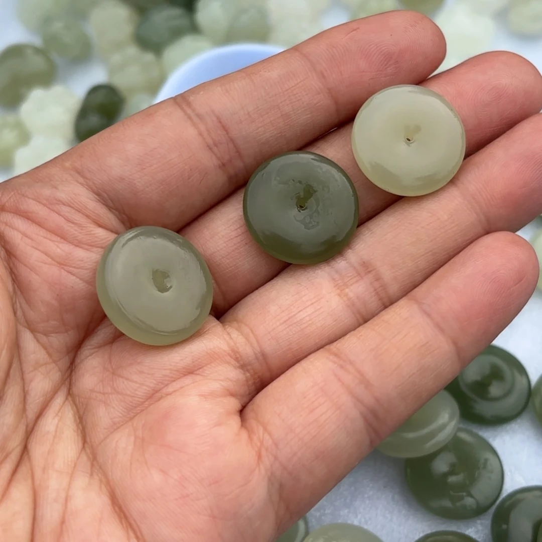 颈饰未镶嵌和田玉平安扣卡20尺寸。拍一发一