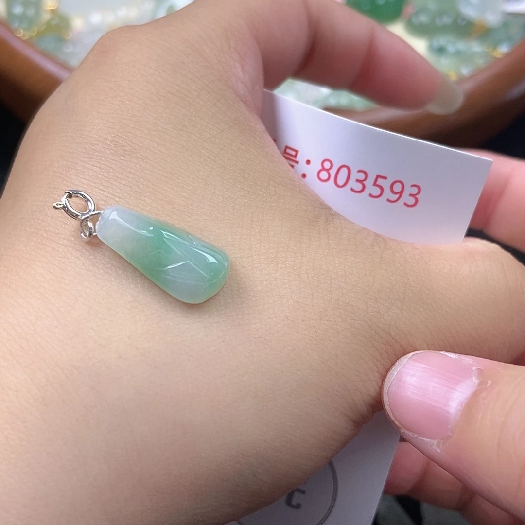 翡翠未镶嵌挂件天然