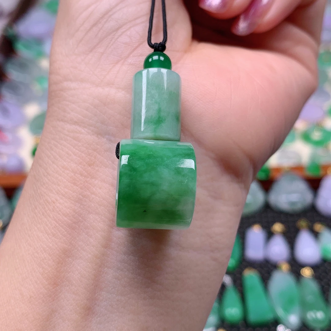 缅甸天然A货翡翠，飘绿路路通 编号232/1108尺寸14-17.2