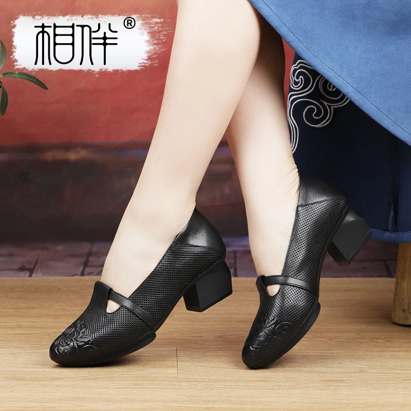 相伴真皮复古手工女士单鞋国风中老年中跟民族风粗跟妈妈鞋53065