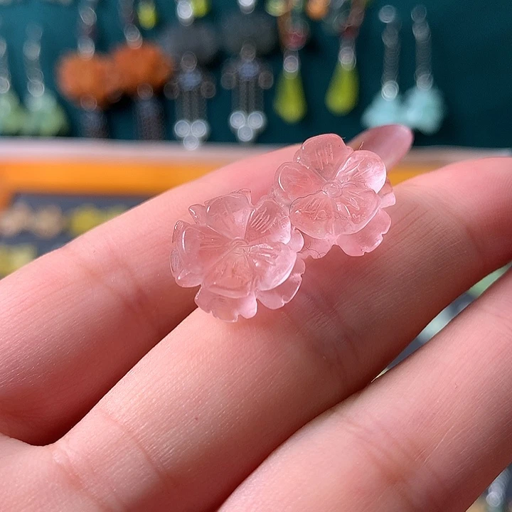 蛇纹石玉未镶嵌耳饰