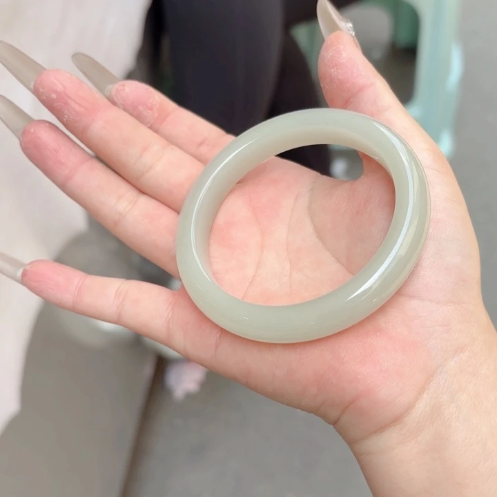 东陵石手镯足铂镶嵌