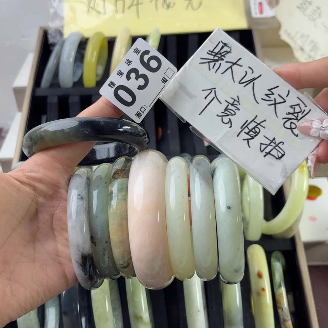 蛇纹石玉未镶嵌手镯秋**淋