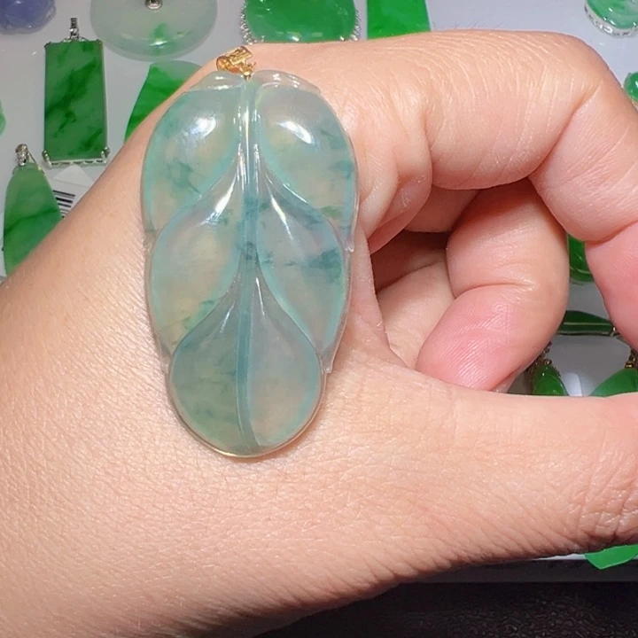颈饰18K金镶嵌翡翠