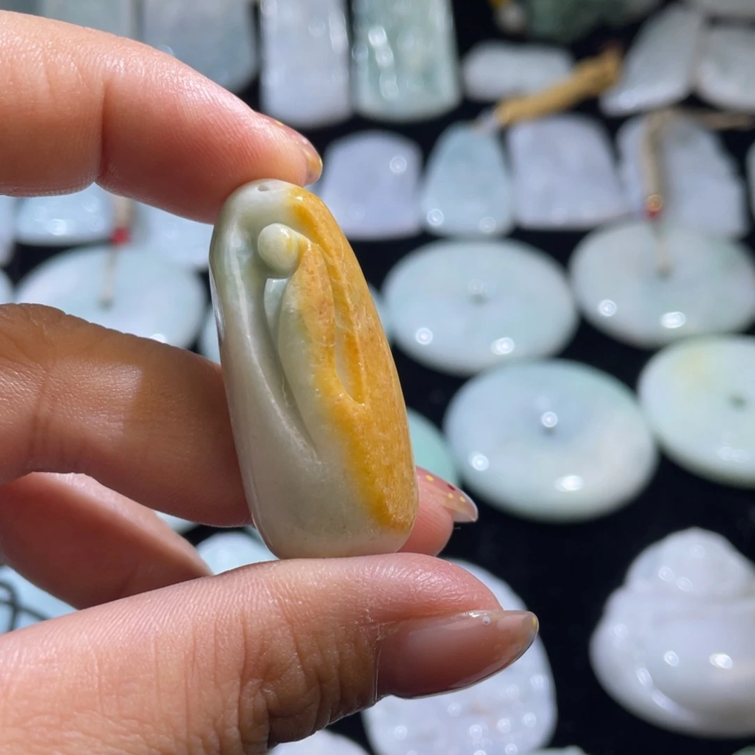 翡翠未镶嵌颈饰悟道