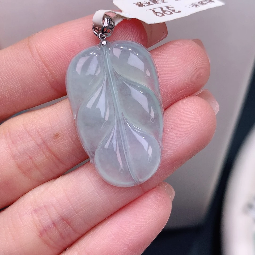 颈饰18K金镶嵌翡翠冰薄荷绿叶子