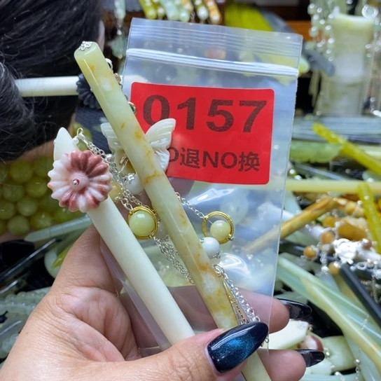 -***瘋未镶嵌蛇纹石玉发簪