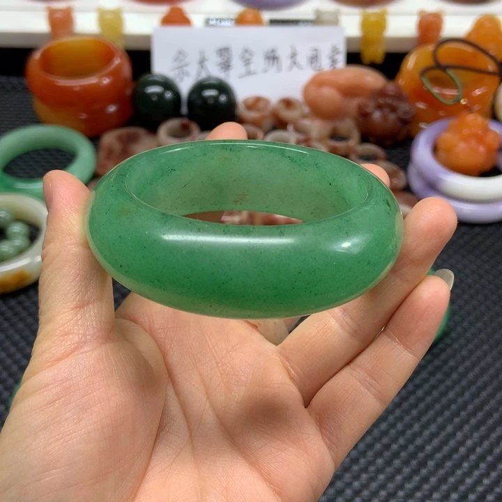 石英质玉未镶嵌手镯