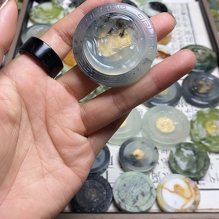 蛮***趋蛇纹石玉合金颈饰