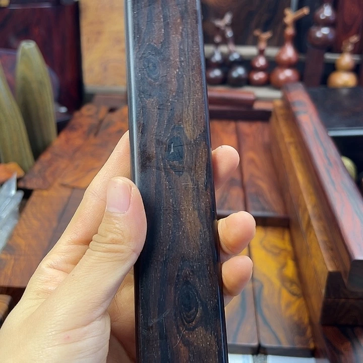 秋***律紫光檀戒尺一根（）