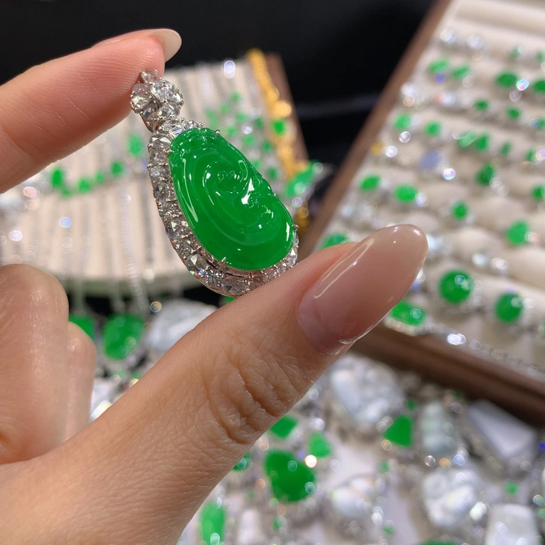 喜****翡翠18K金镶嵌颈饰如意分单