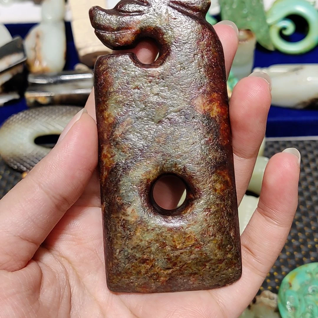 透闪石质玉未镶嵌颈饰