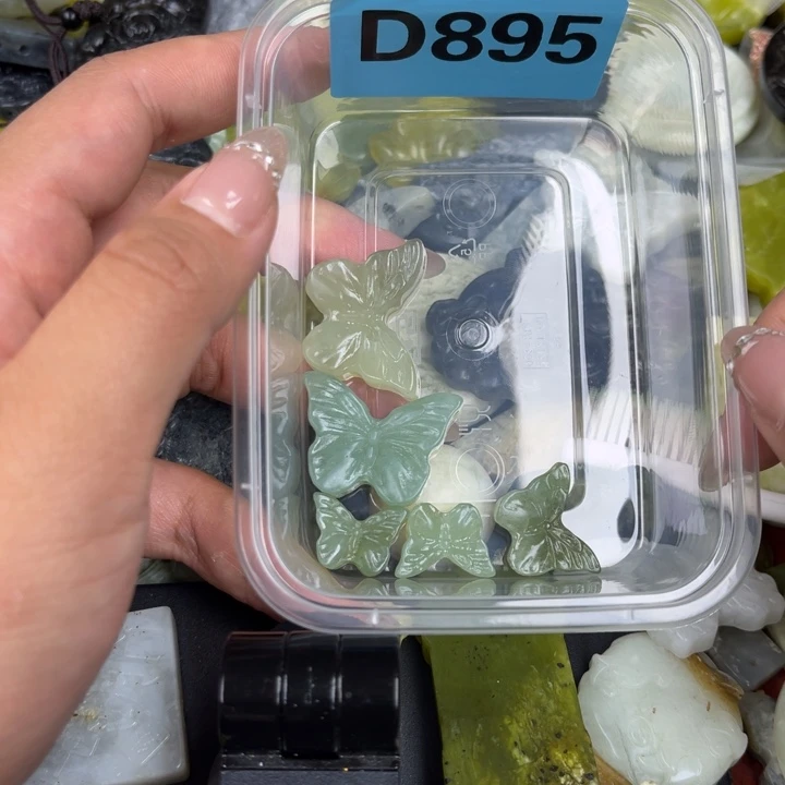 蛇纹石玉足银镀金镶嵌颈饰