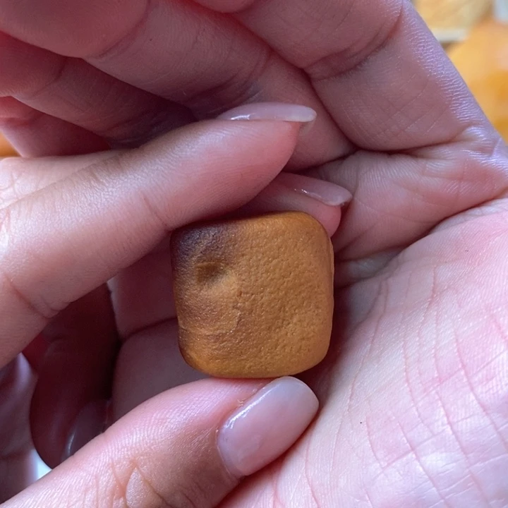 定制琥珀镇****孙蜜蜡裸石