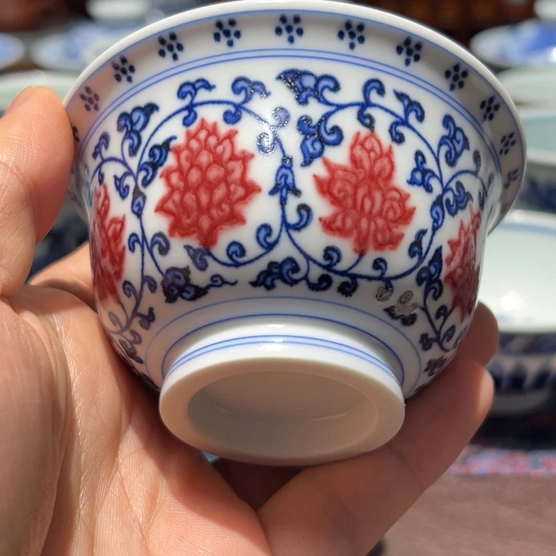 杯青花釉里红缠枝莲压手杯口径约9厘米