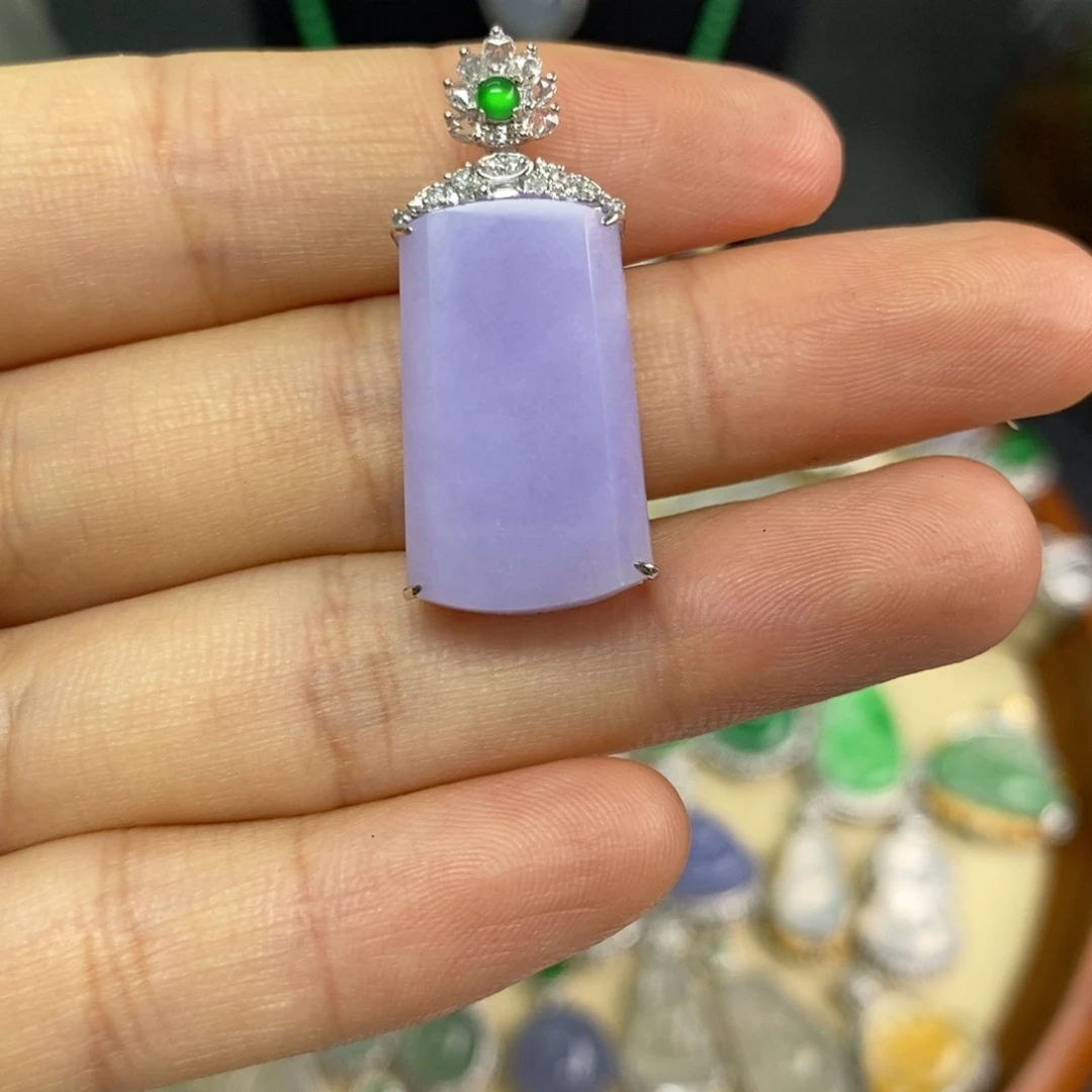 翡翠18K金镶嵌颈饰翡翠