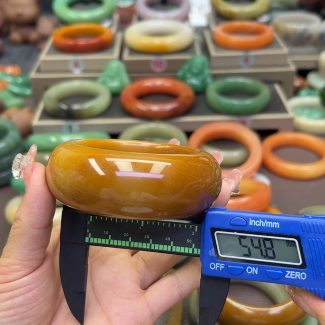 未镶嵌手镯石英岩玉