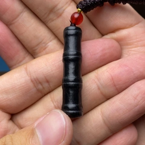 郭***肉颈饰未镶嵌和田玉