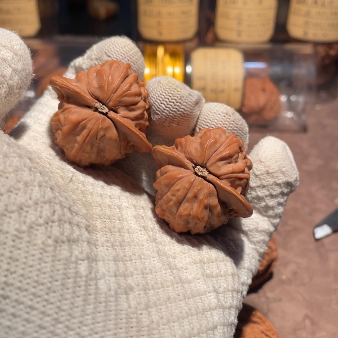 文玩核桃吊坠四眼鸡心