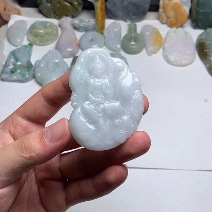 翡翠未镶嵌颈饰自在观音18