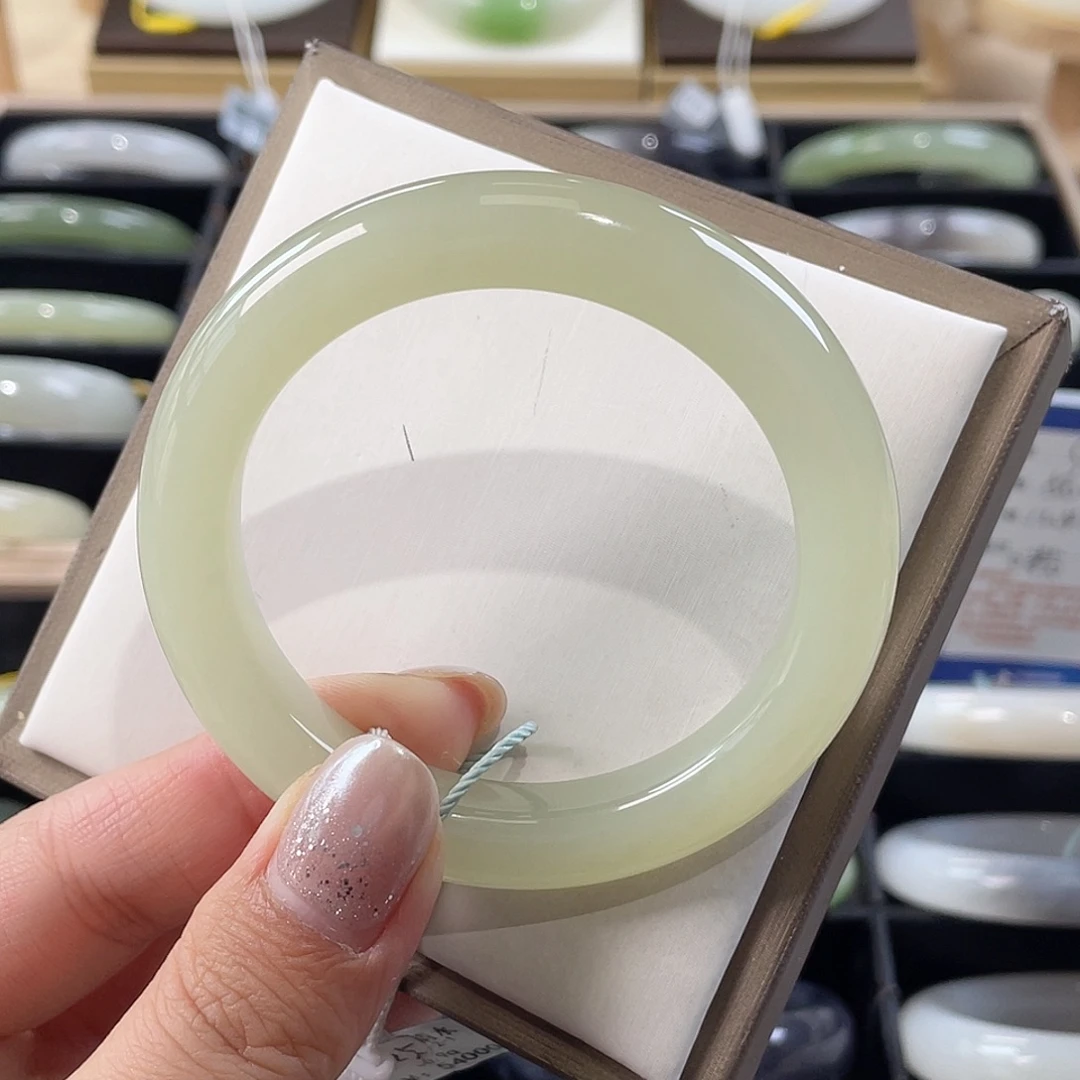 和田玉未镶嵌手镯冰晴，很美