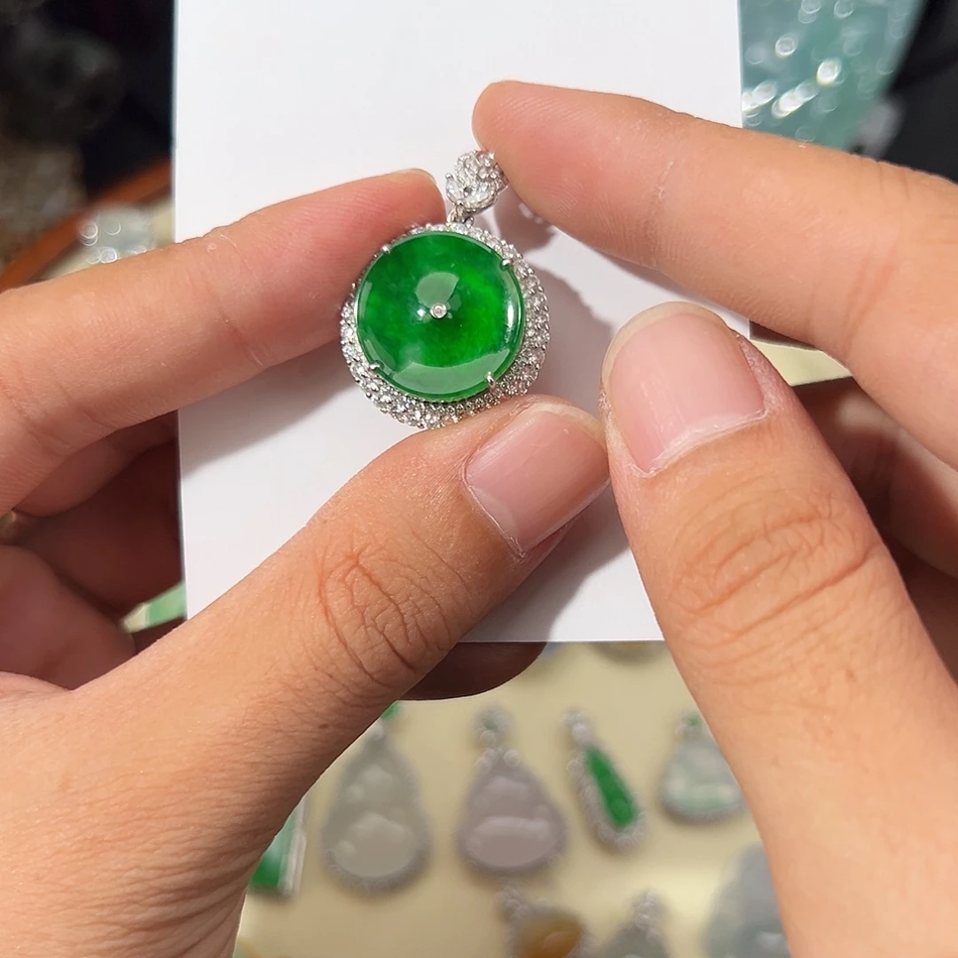 翡翠18K金镶嵌吊坠(不含链)冰浓阳辣绿翡翠平安扣吊坠17.1*3.5mm