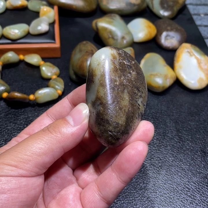 藏***品和田玉未镶嵌颈饰