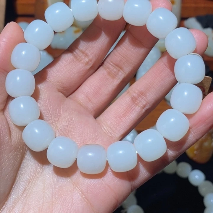 用***6和田玉未镶嵌颈饰