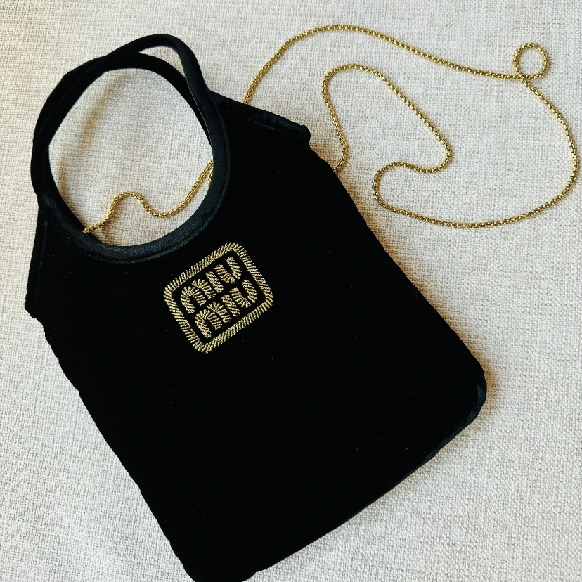 99新 MIU MIU/缪缪 miumiu黑金丝绒包 25090074-04