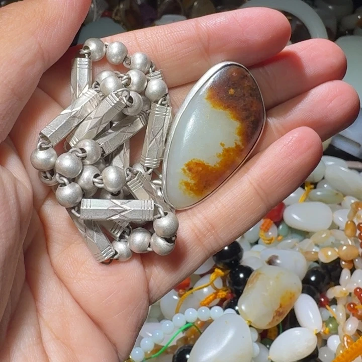 和田玉未镶嵌吊坠(赠链)