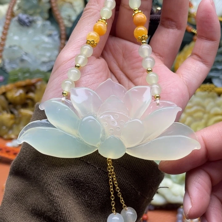 蛇纹石玉吊坠合金