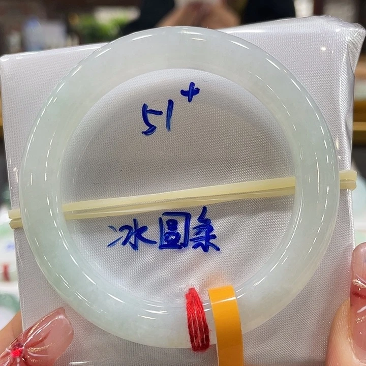 翡翠手镯未镶嵌翡翠手镯