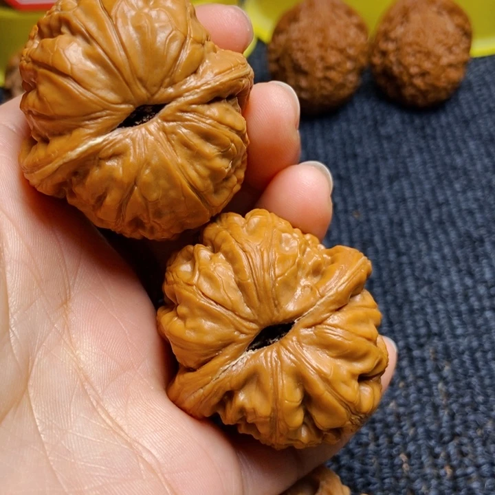 文玩核桃吊坠大*42元宝