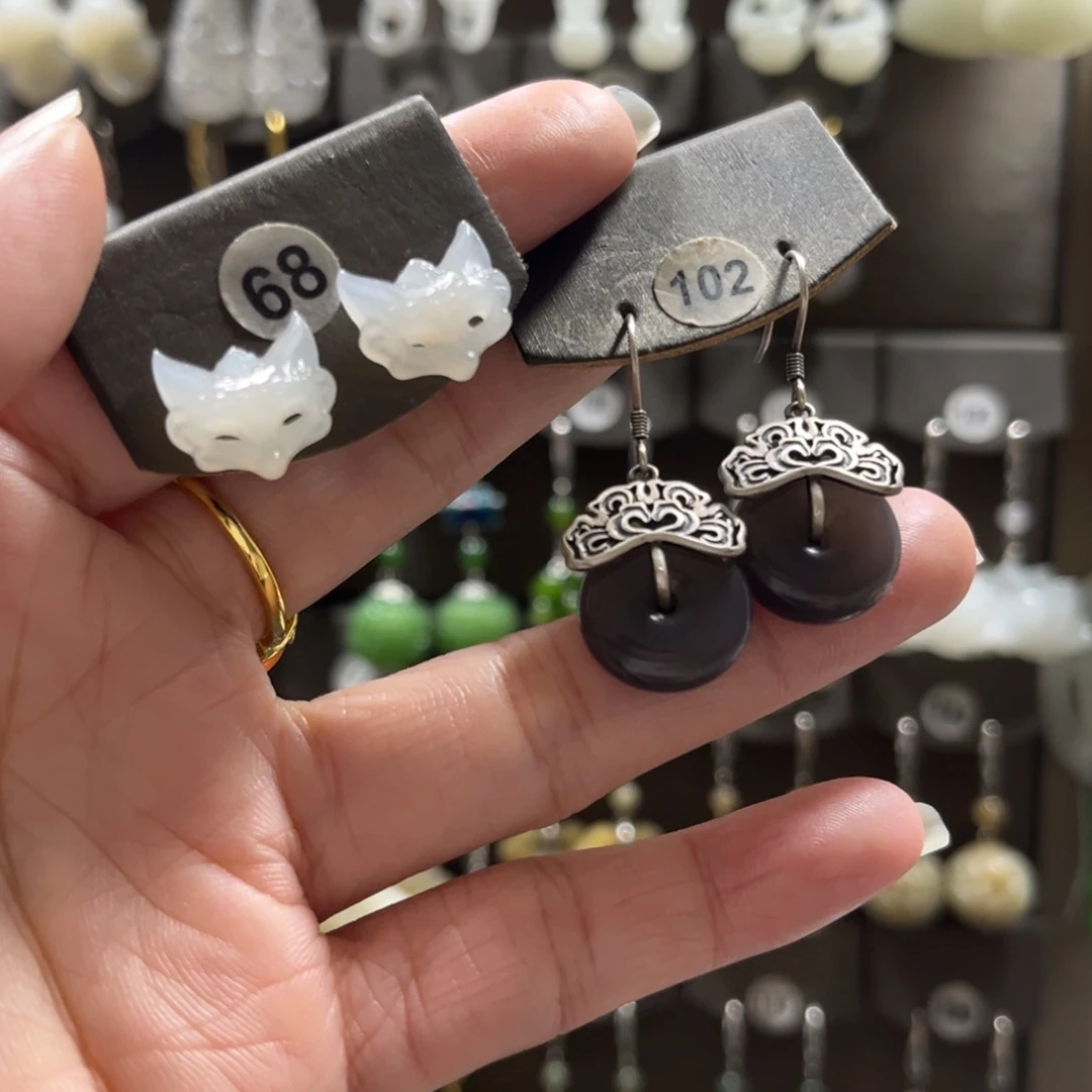 白****和田玉银S925镶嵌耳饰