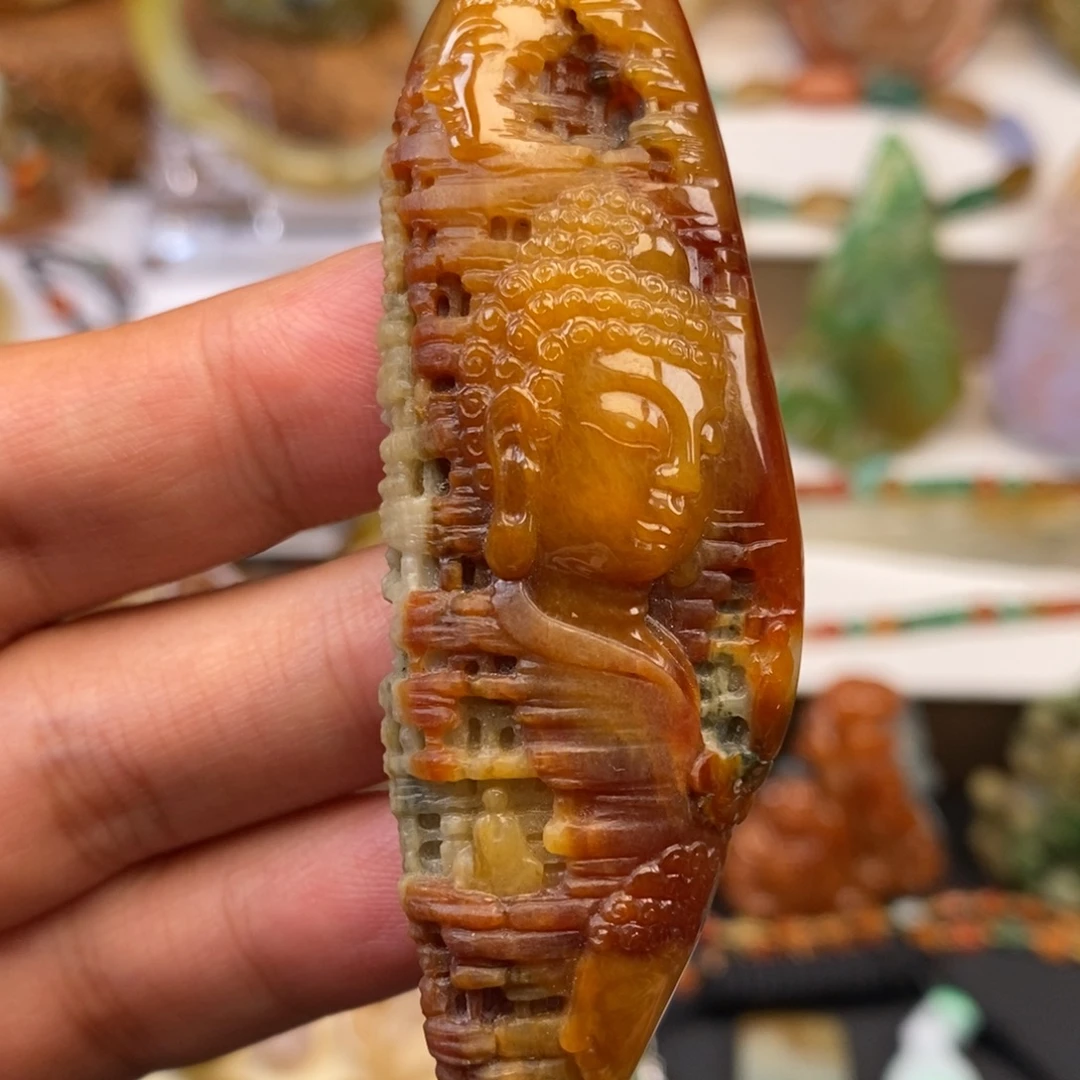 翡翠未镶嵌颈饰石窟佛