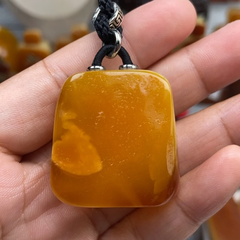 【闪购商品】琥珀颈饰未镶嵌