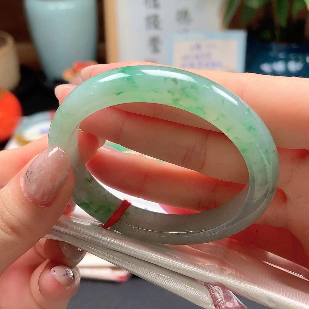 翡翠未镶嵌手镯冰润晴绿飘花贵妃1号