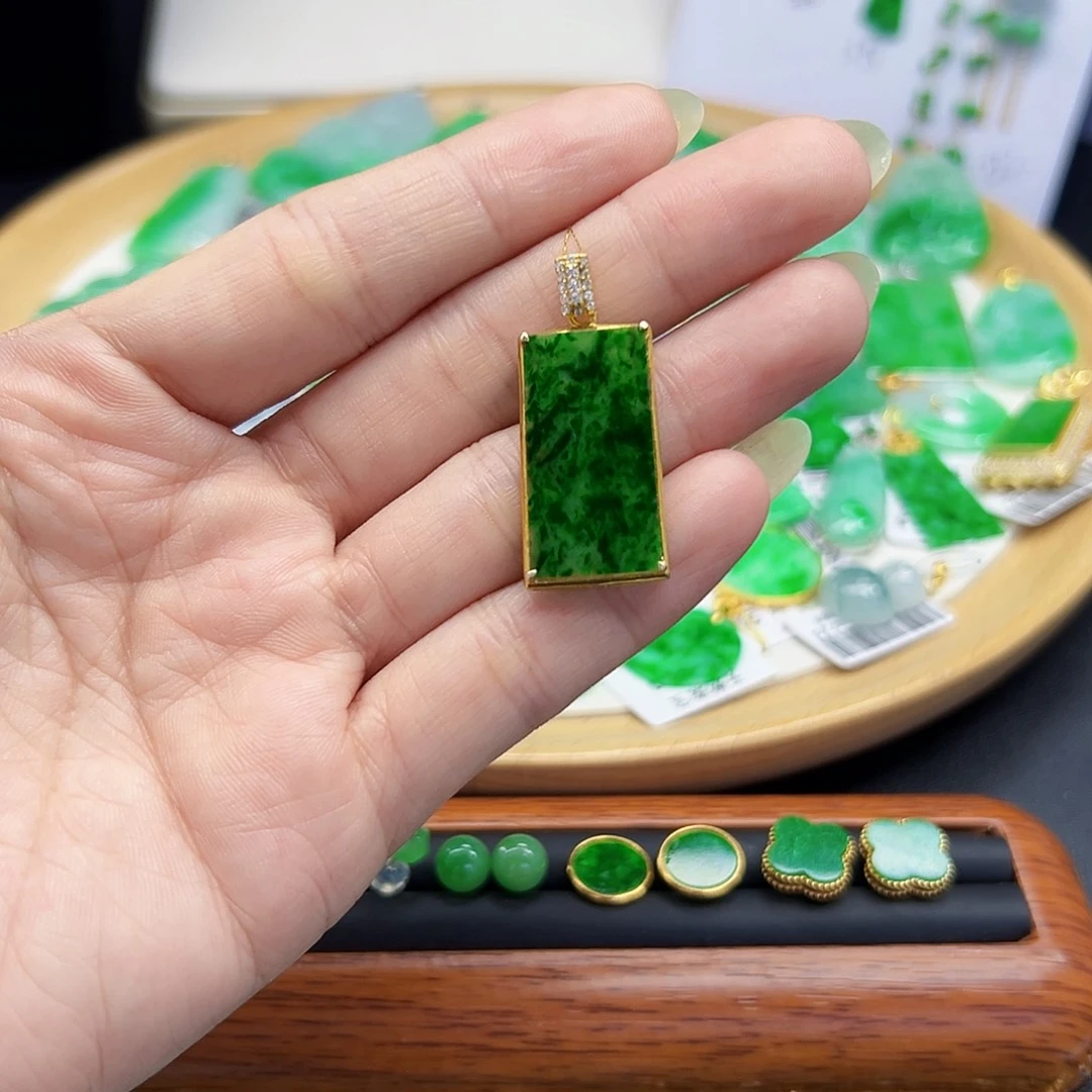 翡翠颈饰银S925镶嵌天然缅料A货一件