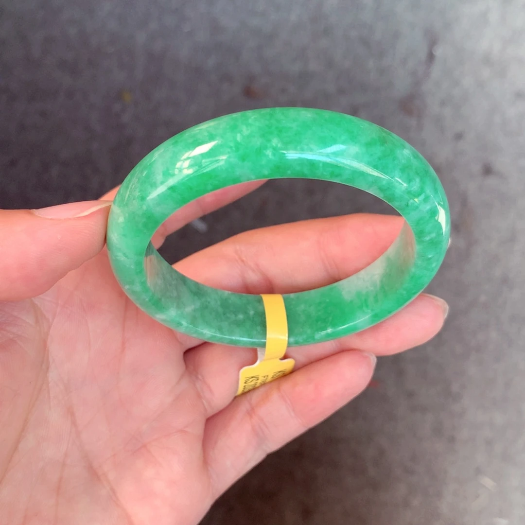 翡翠手镯未镶嵌缅甸