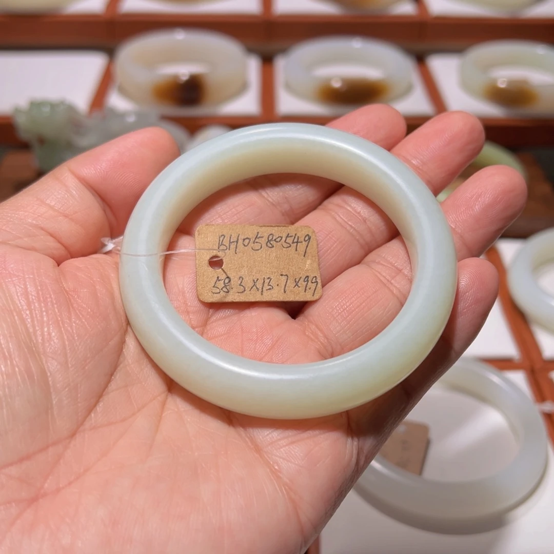 和田玉（青白玉）手镯未镶嵌